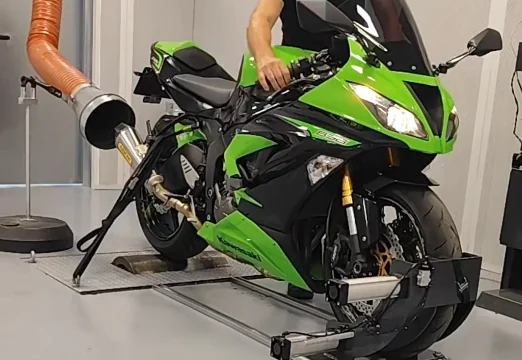 Kawasaki ZX-6R 2013 sobre el banco de potencia de Soloecu
